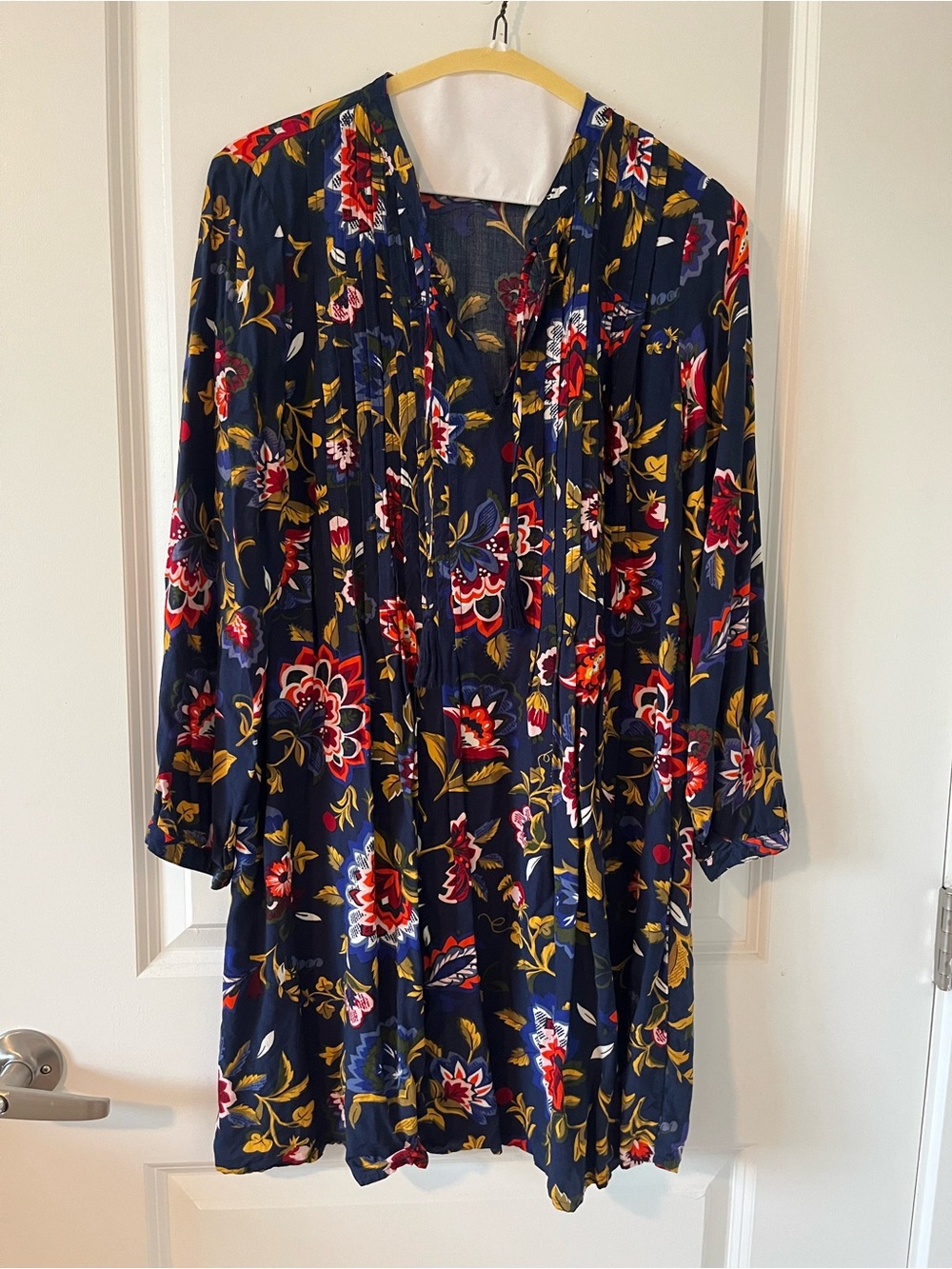 Old Navy Navy Floral Long-Sleeve V-Neck Tunic w/ Ties